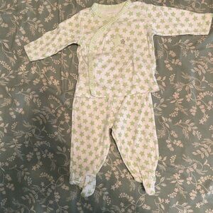 Green star baby outfit